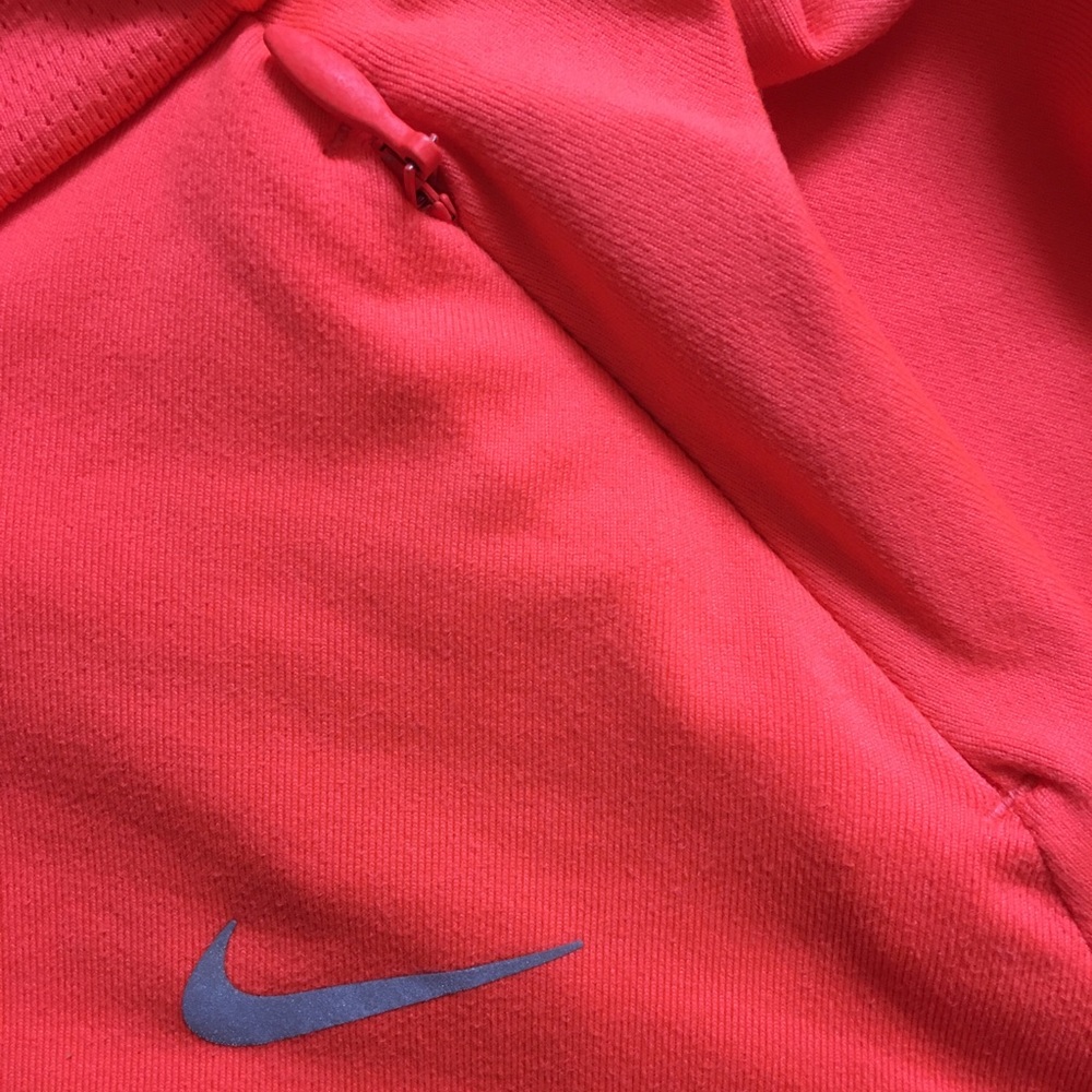 NWOT Nike Dri FIT long sleeved activewear hoodie